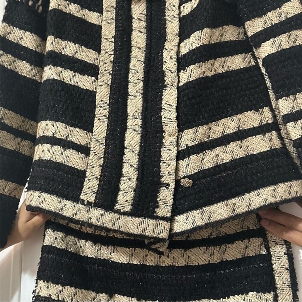CHANEL Paris Moscou 09 black and Cream Striped tweed Knit Skirt Suit 36 - Picture 13 of 16